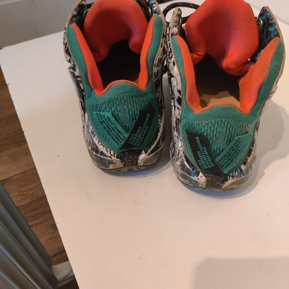 NIKE, Lebron 'Acron Ohio', Red, Green and Black 7077558-363 Sz 9.5 - Picture 5 of 7